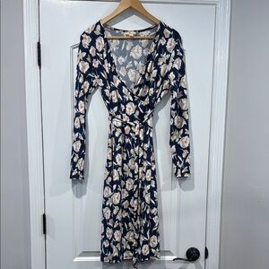 🔵 Misia Floral Wrap Dress in Navy Size Small